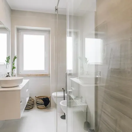 Rupit - 3 Bedrooms, Office And Terrace In Alvalade Апартаменты