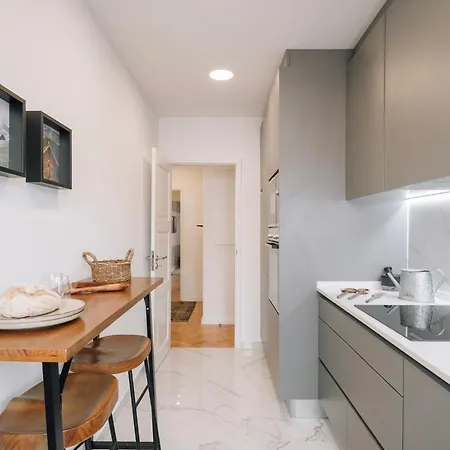 Rupit - 3 Bedrooms, Office And Terrace In Alvalade Апартаменты Лиссабон