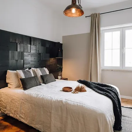 Rupit - 3 Bedrooms, Office And Terrace In Alvalade Лиссабон