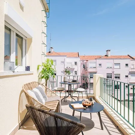 Rupit - 3 Bedrooms, Office And Terrace In Alvalade Lisbon